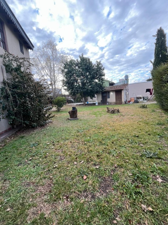 GRAN LOTE EN ESQUINA DE 1.120 M² CON CHALET - IDEAL INVERSORES Y DESARROLLADORES | ITUZAINGO NORTE
