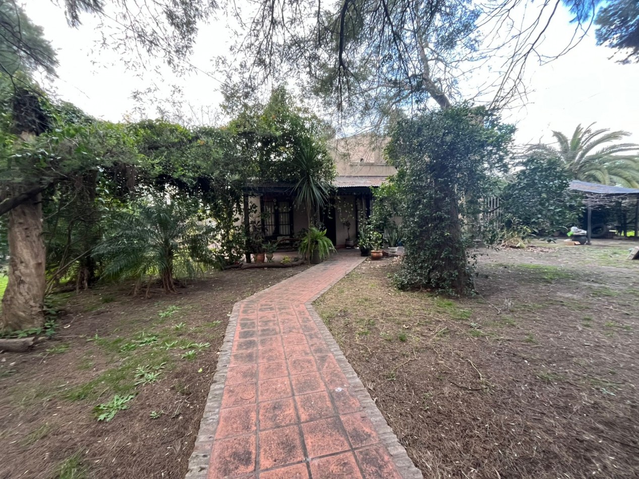 GRAN LOTE EN ESQUINA DE 1.120 M² CON CHALET - IDEAL INVERSORES Y DESARROLLADORES | ITUZAINGO NORTE