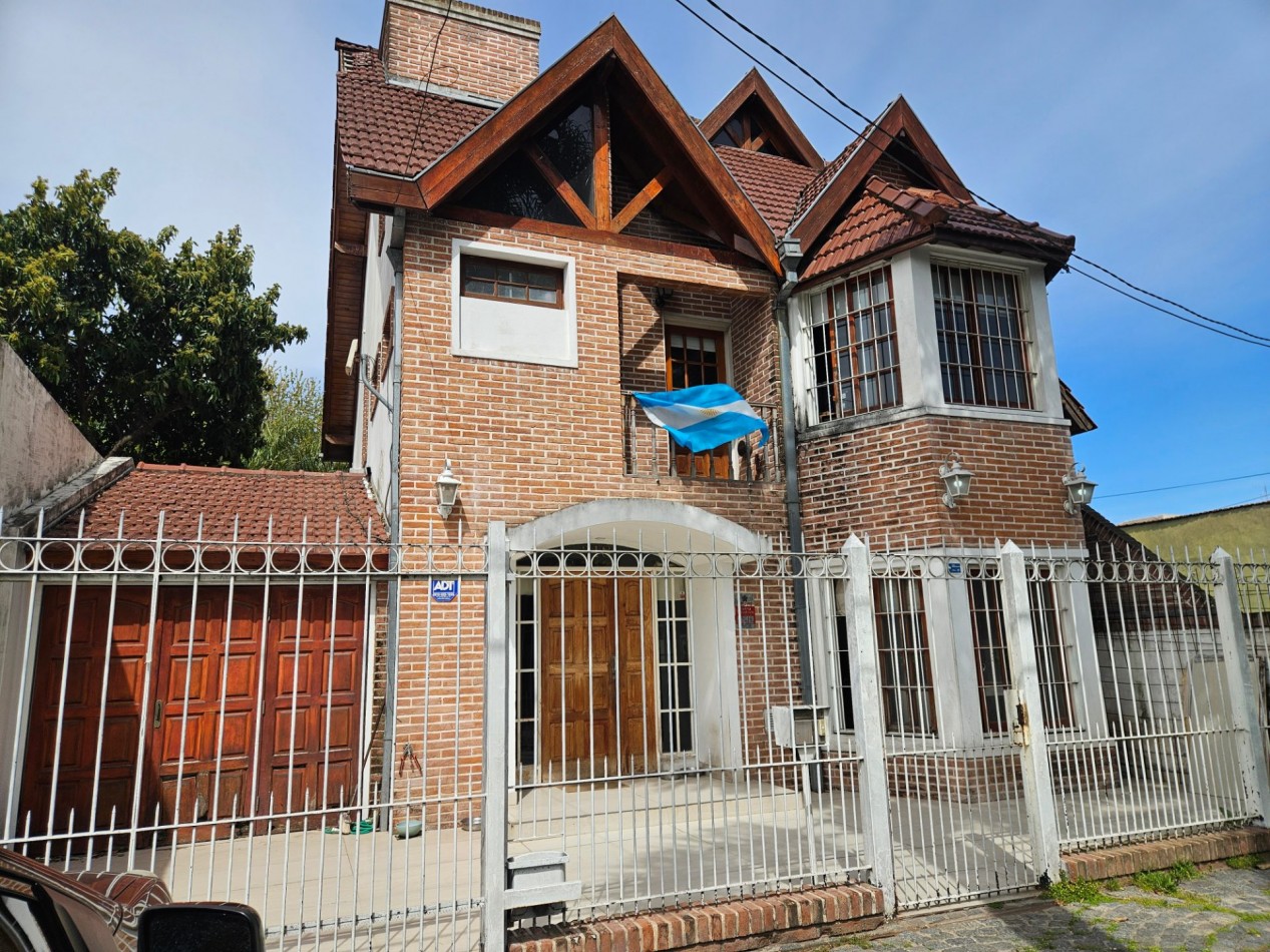 Chalet 5 Amb C/Piscina y Cochera en Ituzaingo Norte