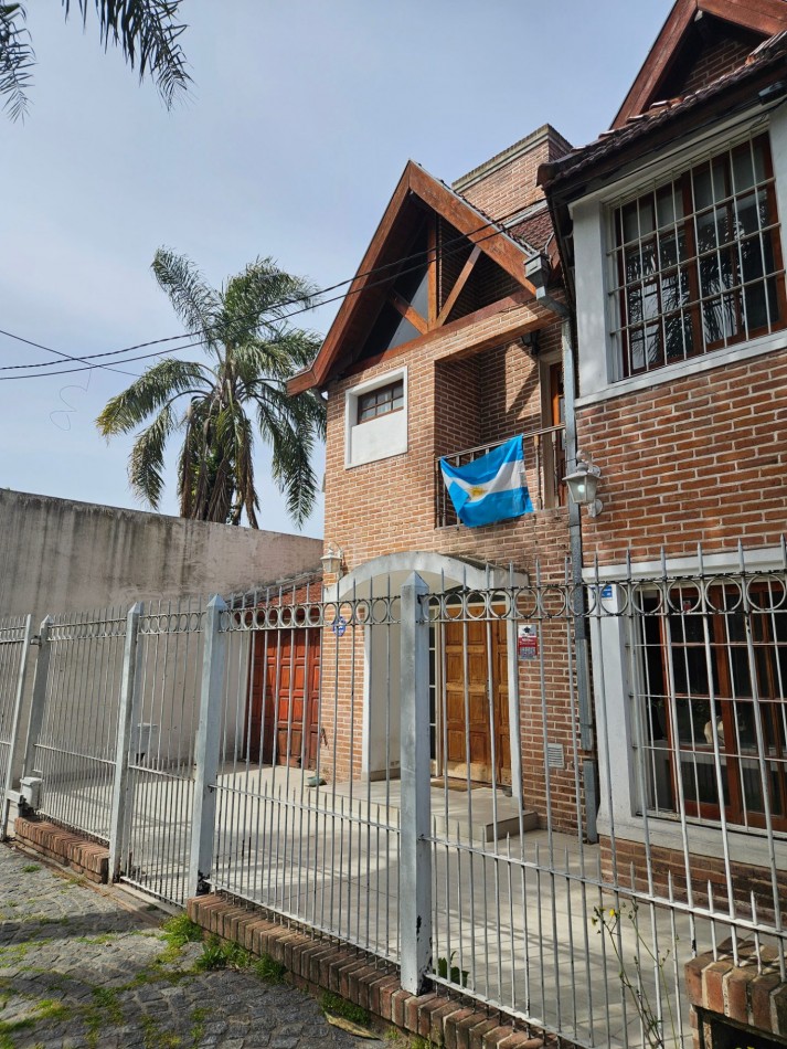 Chalet 5 Amb C/Piscina y Cochera en Ituzaingo Norte