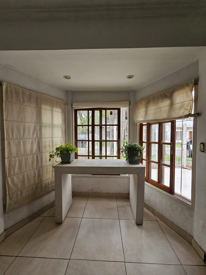 Chalet 5 Amb C/Piscina y Cochera en Ituzaingo Norte
