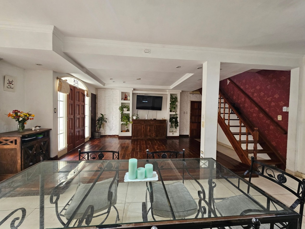 Chalet 5 Amb C/Piscina y Cochera en Ituzaingo Norte