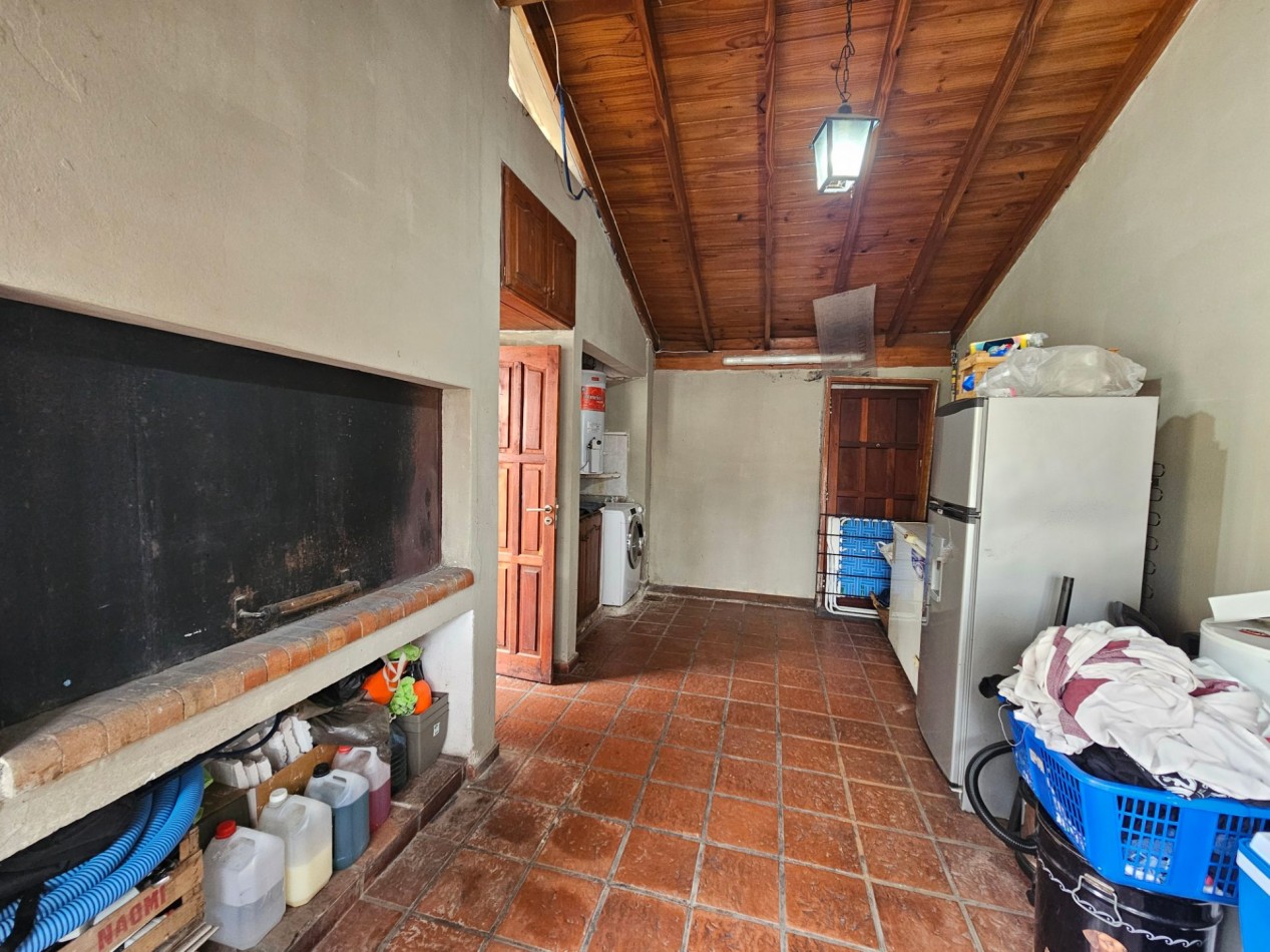 Chalet 5 Amb C/Piscina y Cochera en Ituzaingo Norte