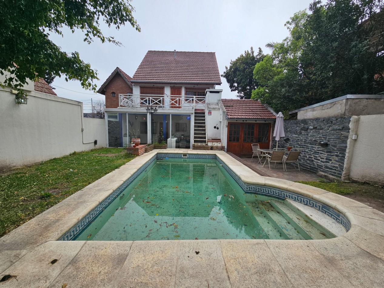 Chalet 5 Amb C/Piscina y Cochera en Ituzaingo Norte