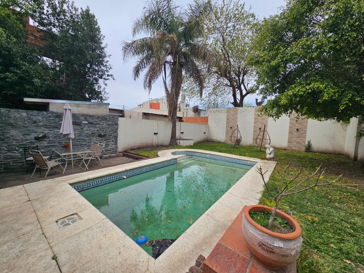 Chalet 5 Amb C/Piscina y Cochera en Ituzaingo Norte