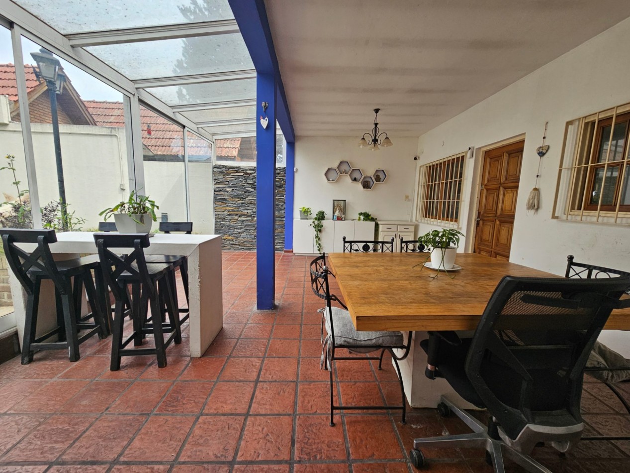 Chalet 5 Amb C/Piscina y Cochera en Ituzaingo Norte
