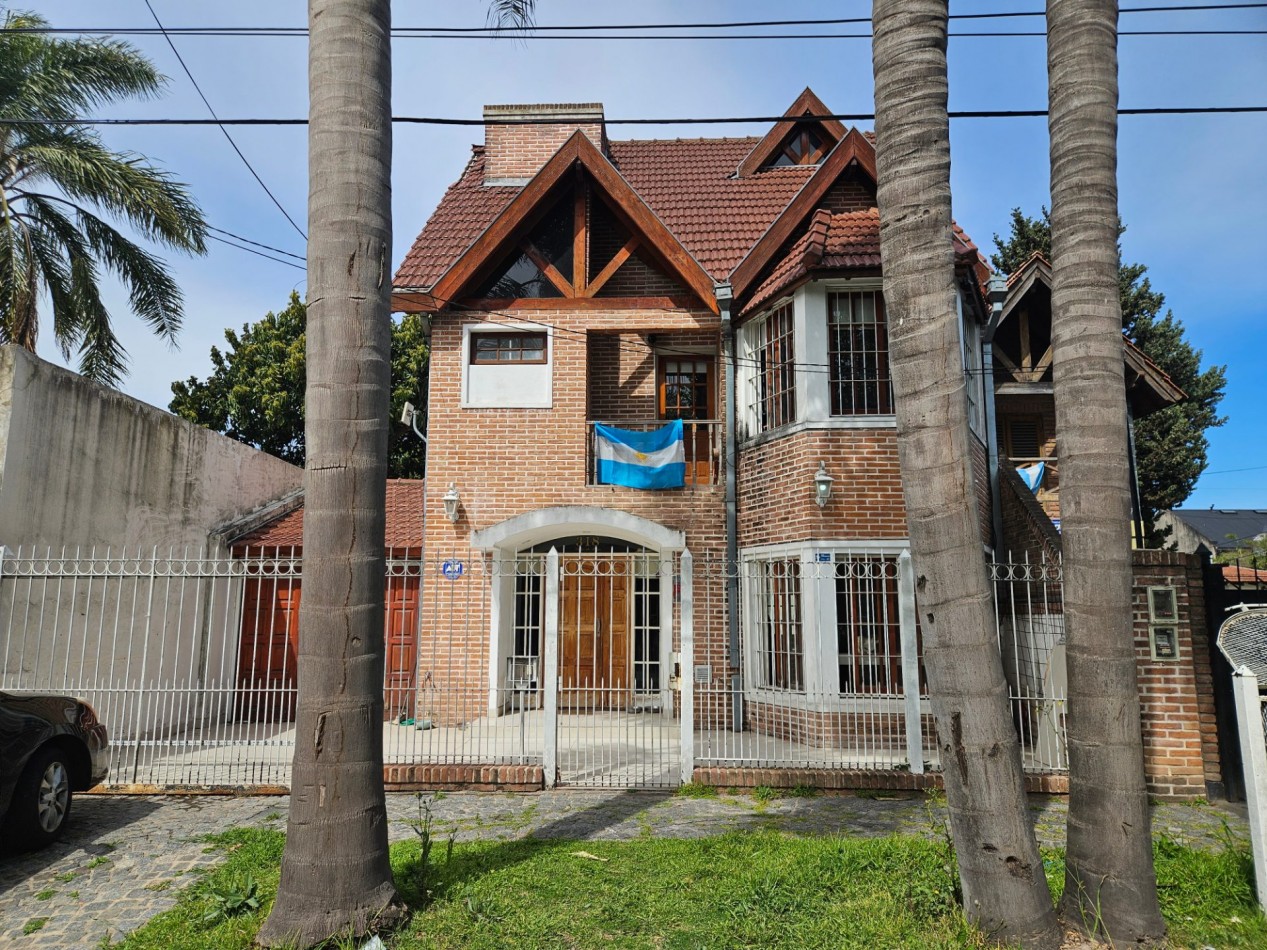 Chalet 5 Amb C/Piscina y Cochera en Ituzaingo Norte