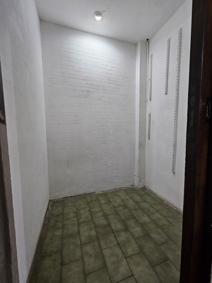 Alquiler Casa 6 Ambientes C/Fondo y Cochera En Castelar Norte