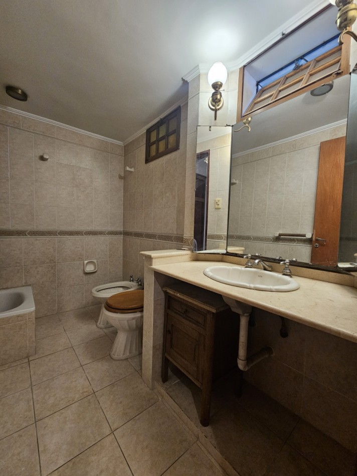 Chalet 4 Ambiente En Zona Residencial de Castelar Norte