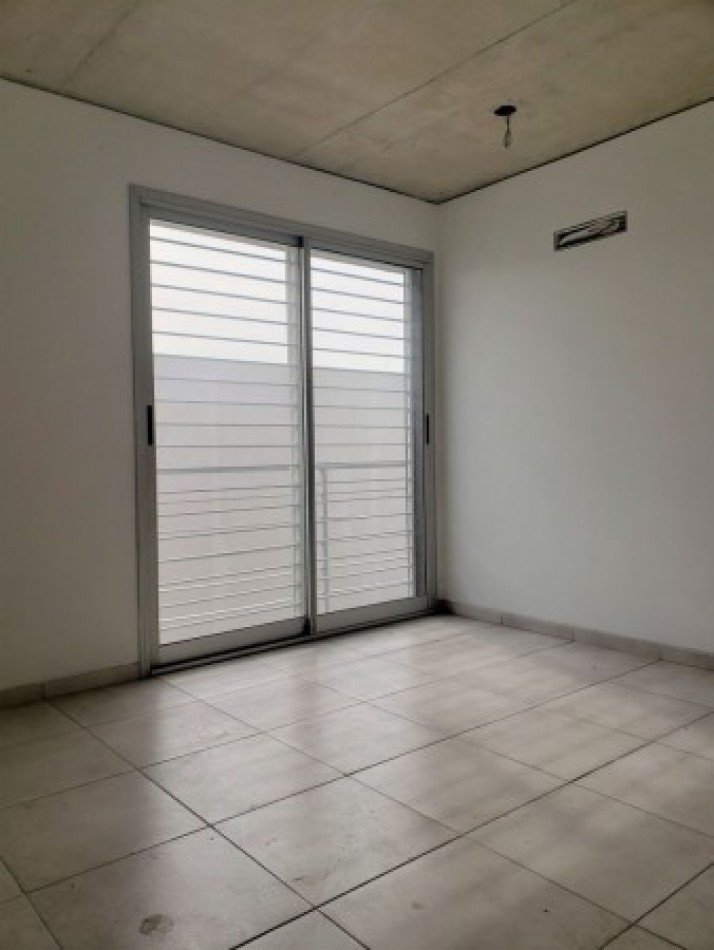 Venta De Departamentos De Categoria 2 Ambientes En Castelar Norte