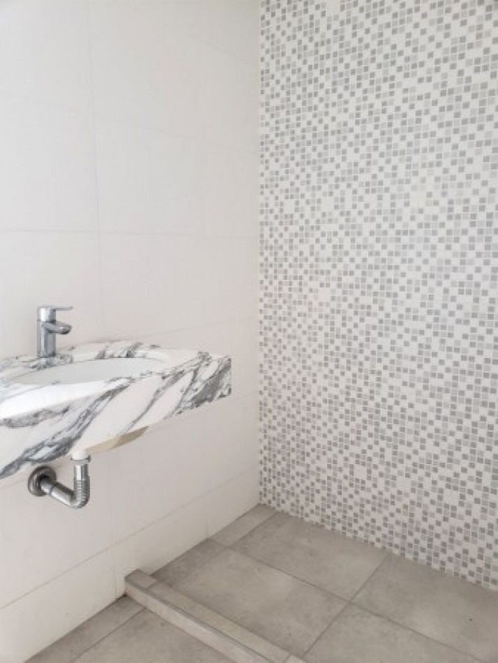 Venta De Departamentos De Categoria 2 Ambientes En Castelar Norte