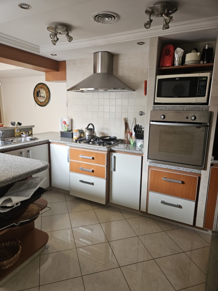 Alquiler Piso de 5 Ambientes C/Cochera en el Centro de Castelar Norte