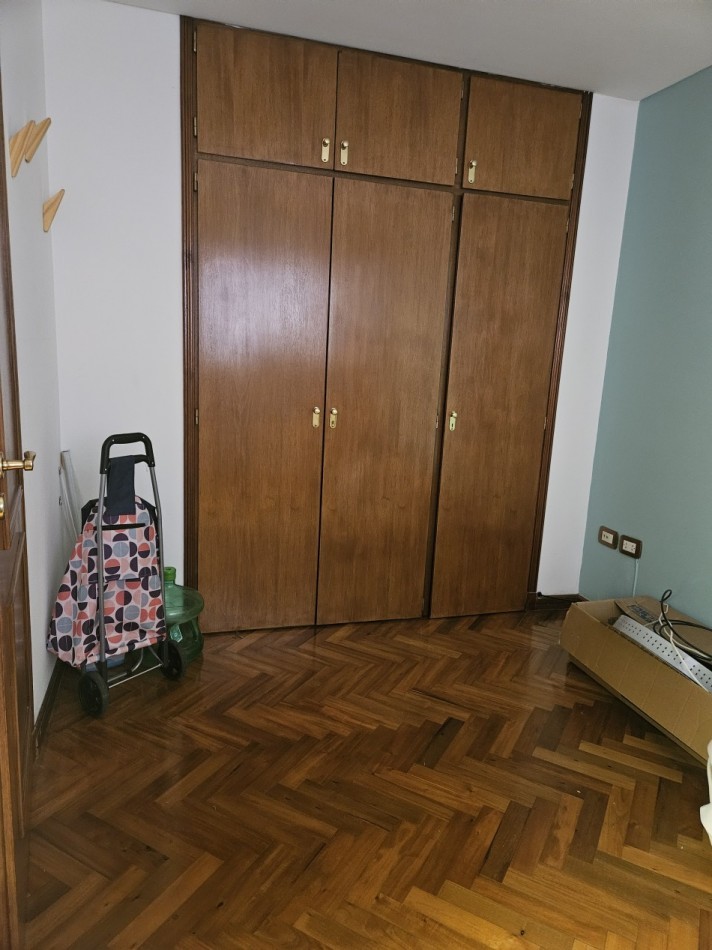 Alquiler Piso de 5 Ambientes C/Cochera en el Centro de Castelar Norte