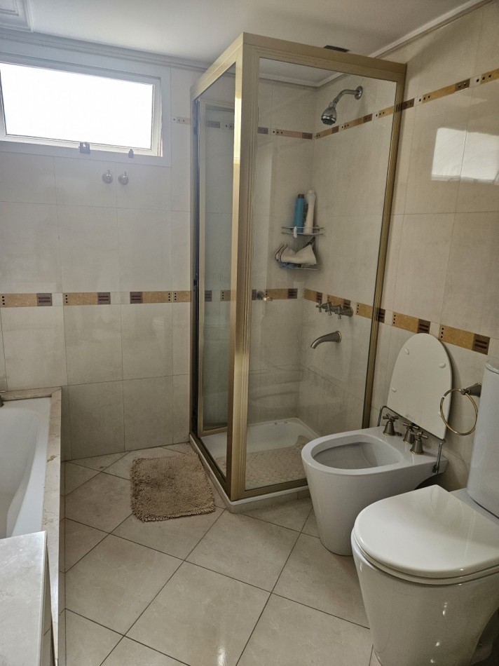 Alquiler Piso de 5 Ambientes C/Cochera en el Centro de Castelar Norte