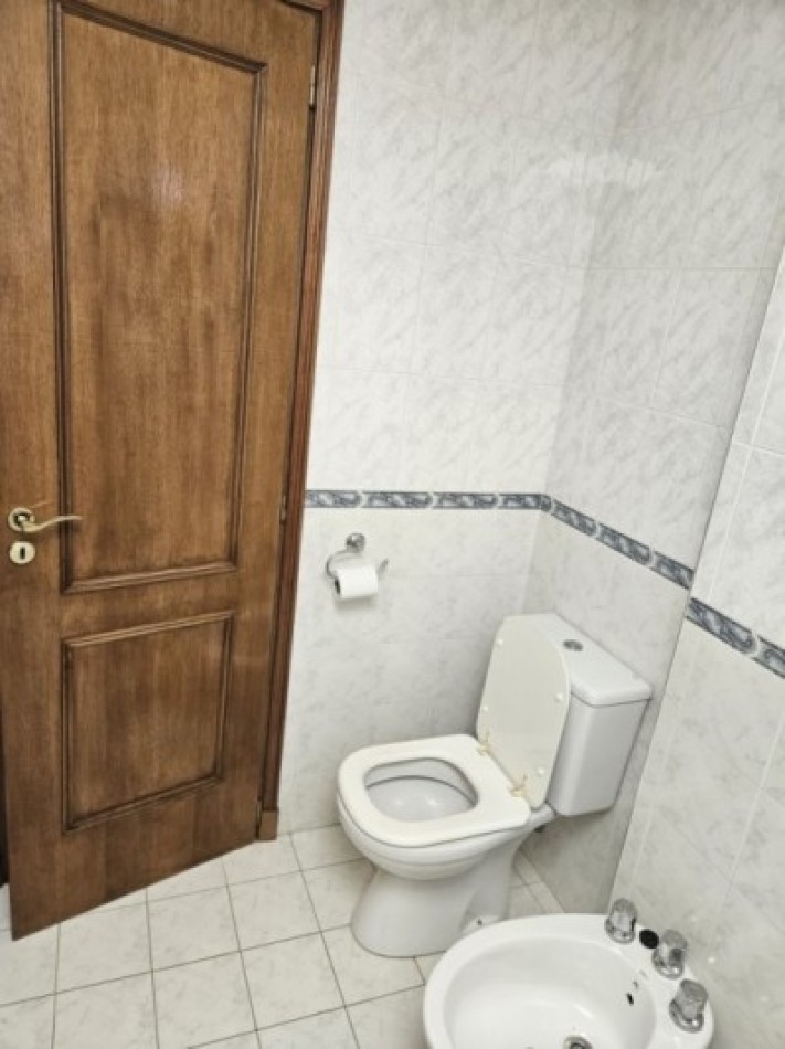 Alquiler Piso de 5 Ambientes C/Cochera en el Centro de Castelar Norte
