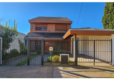 Chalet 4 Amb C/Parque y Piscina En Ituzaingo Norte