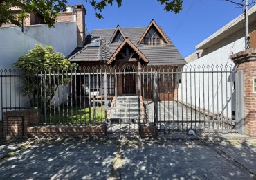 Chalet 5 Ambientes con Fondo y Piscina en Castelar Norte